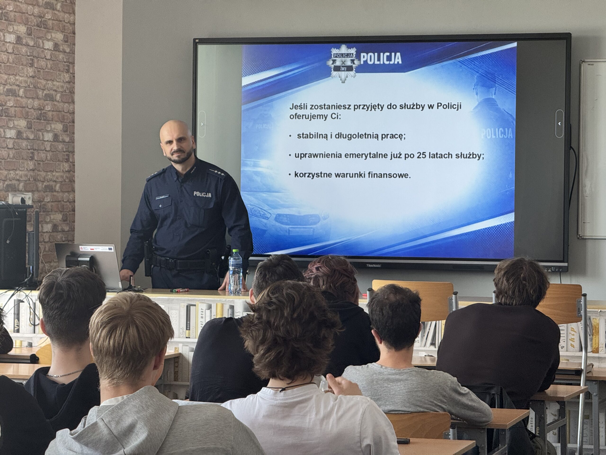 Warunki przyjęcia do policji